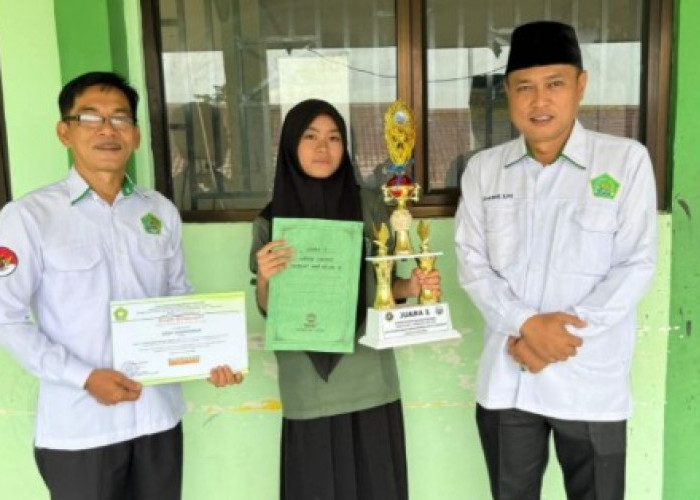 Siswa MTsN 01 OKU Selatan Borong Prestasi Lomba Pidato Bahasa Inggris