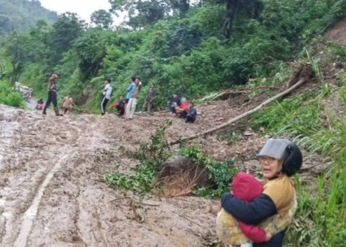 Hujan Deras Picu Longsor di Desa Cukohnau OKU Selatan