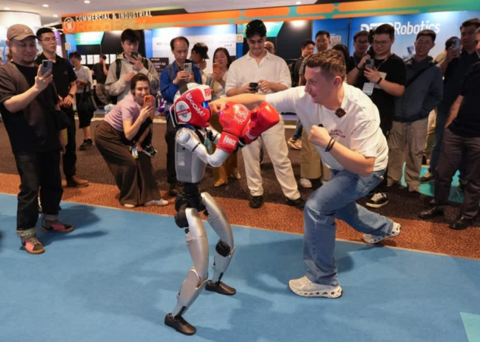 Robot Humanoid China Pamer Aksi Tinju dan Jungkir Balik di InnoEX 2026
