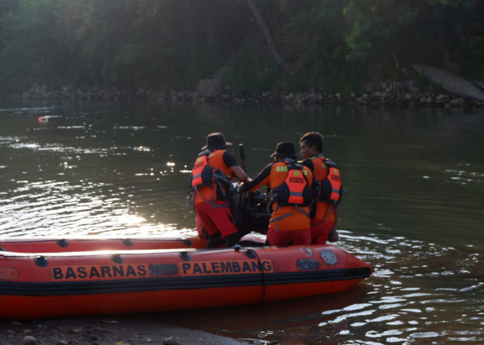 Hari Kedua Nando Belum Ditemukan,Basarnas Gunakan Alat Pendeteksi Pencarian di Sungai 