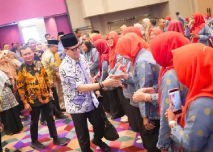 Bupati OKU Tantang Kepala Sekolah Berinovasi, Ingatkan Guru Bahaya Pinjol dan Judol