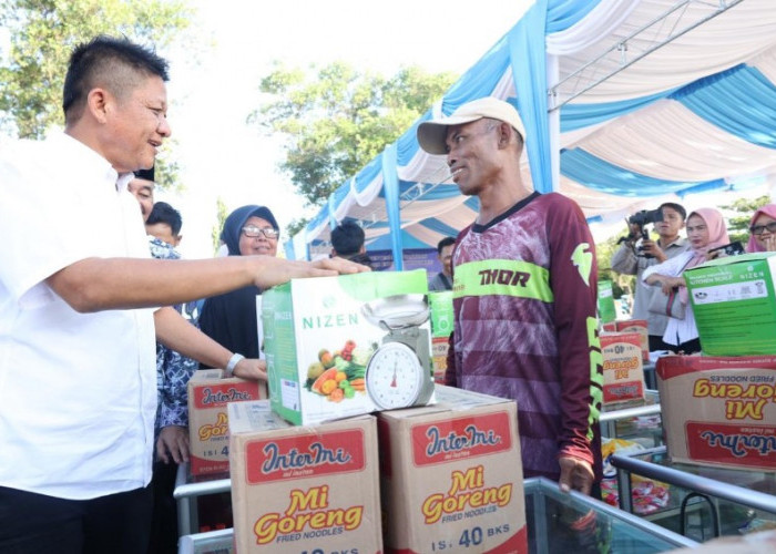 Pemkab OKU Timur Beri Bantuan Usaha hingga Sembako