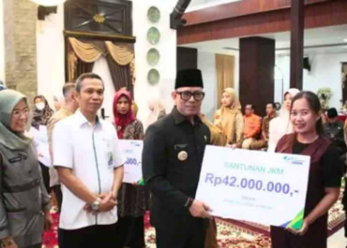 Bupati OKU Serahkan Santunan Total Rp907,5 Juta 