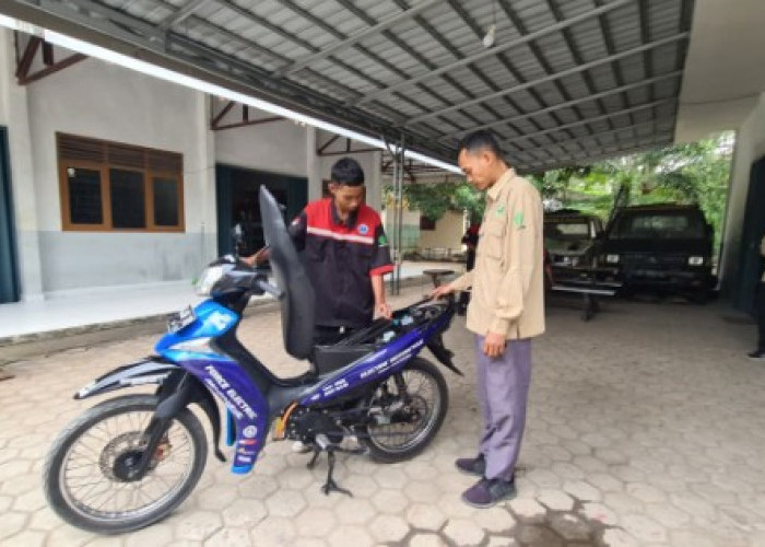 SMKN 1 Martapura Jadikan Sepeda Motor Berbahan Bakar Konvensional Menjadi Motor Listrik