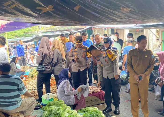 Pastikan Keamanan Pasar Atas Baturaja Kondusif