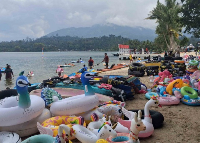 Pantai Pelangi Danau Ranau Sepi Pengunjung Meski Akhir Pekan