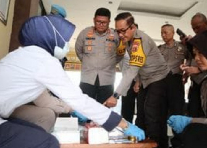 Ratusan Personel Jalani Tes Urine Mendadak, Kapolres Ikut Diperiksa