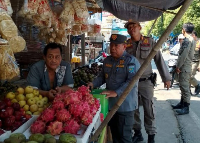 Tertibkan PKL dan Baleho Tak Berizin 