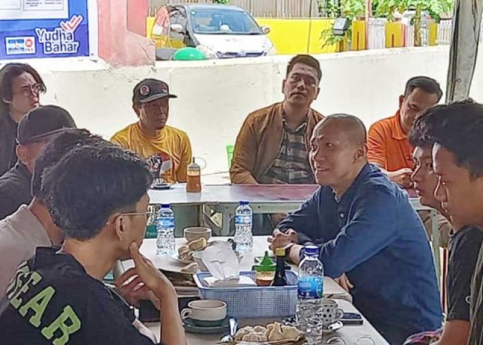 Paslon Walikota Palembang Gaet Gen Z di Warung Bubur, Angkot Jadi Panggung Diskusi