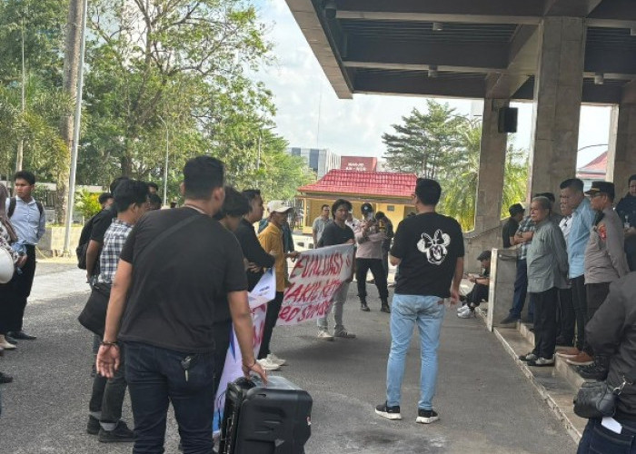 Dihadapan Aksi GMI, Yansuri Pastikan Pengadaan Fasilitas Miliaran di DPRD Sumsel Akan Dibatalkan