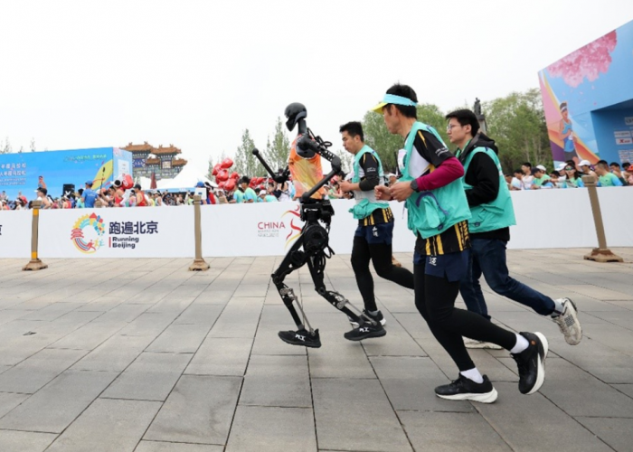 Beijing Gelar Lomba Lari Robot di Beijing 2026, Bisa Kalahkan Manusia?