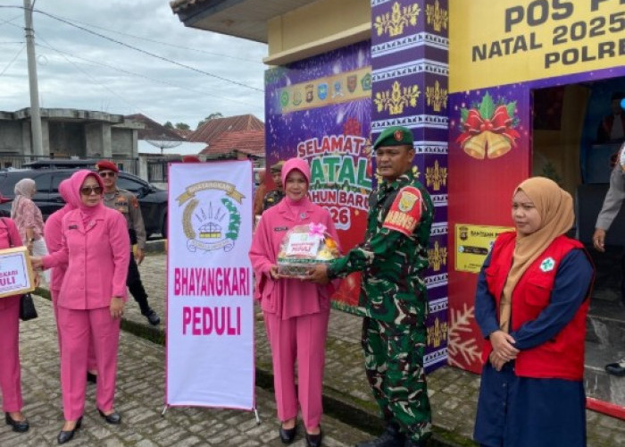 Bhayangkari Peduli, Sambangi Pospam Nataru di OKU Selatan dan Serahkan Bantuan Logistik