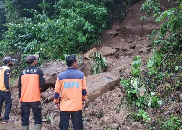 BPBD OKU Pulihkan Akses Jalan Pengandonan–Ulu Ogan usai Diterpa Longsor