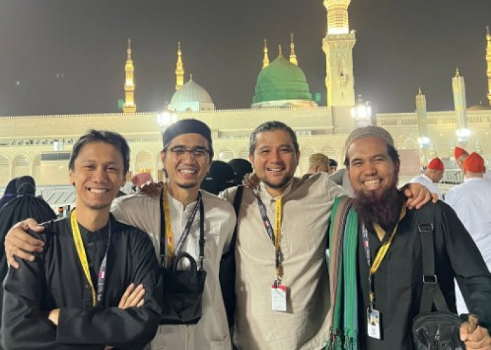 18 Tahun Nunggu, Akhirnya Umrah Bareng Sheila On 7!