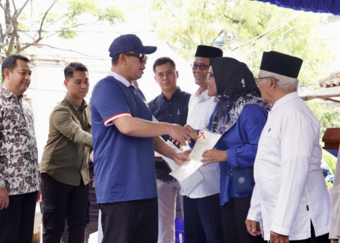 Warga Kampung Nelayan Penjaringan Terima Sertipikat HGB Elektronik dari Menteri ATR/BPN Nusron Wahid 