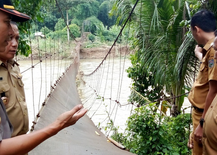 Pemkab OKU Bakal Segera Bangun Jembatan Karang Agung yang Rusak Akibat Diterjang Banjir