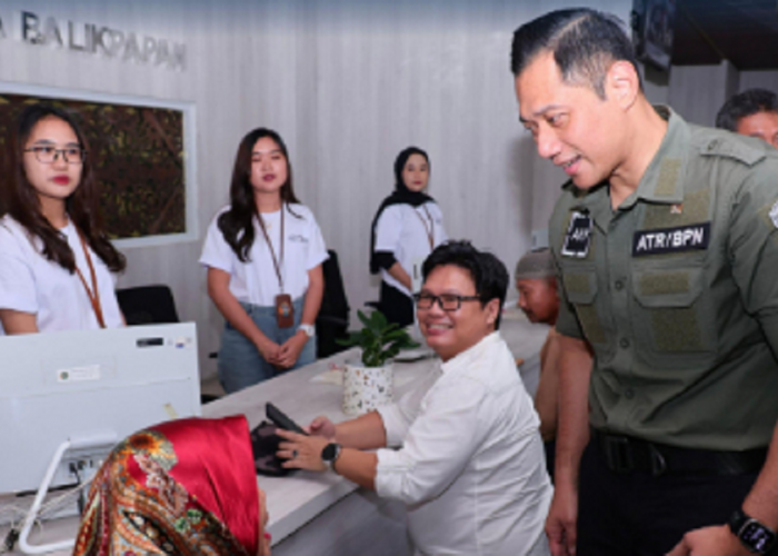 AHY Serahkan Sertipikat Tanah Elektronik di Kantah Balikpapan