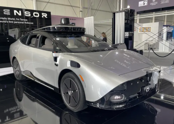 Tensor Robocar Mobil AI dengan 100+ Sensor Ini Siap Rilis 2026 