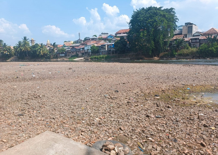 Dampak Kemarau Sungai Ogan Berubah Bentuk jadi Pulau dan Tumpukan Sampah