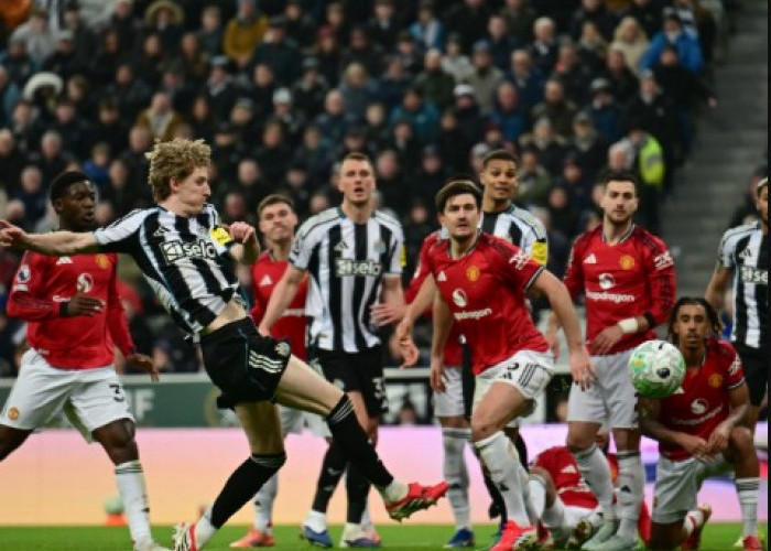 Lawan 10 Pemain Newcastle, Manchester United Tumbang Dimenit Akhir