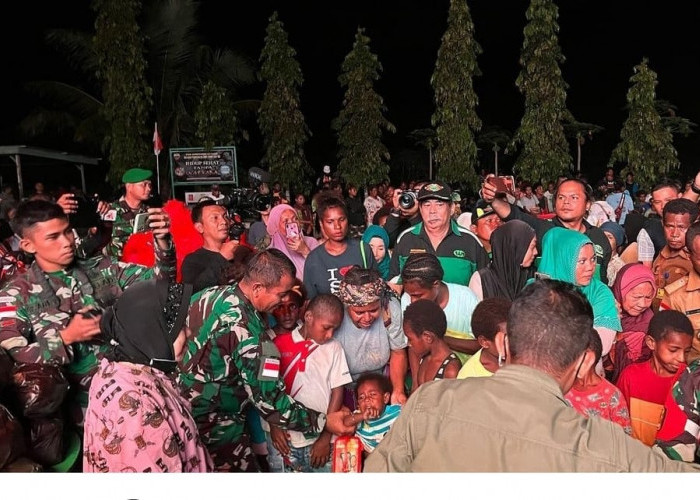 Mensos Risma Ingin Mental Warga Yapen Papua Seperti Warga Surabaya
