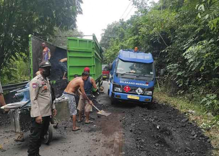  Polisi Tangkap Sopir Angkutan Batubara Ilegal  di Ruas Jalan Muara Enim - Batu Raja 