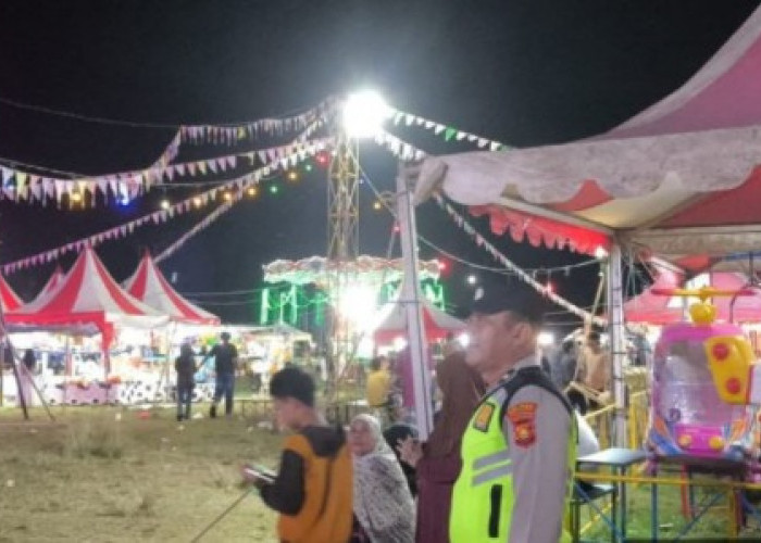 Cegah Gangguan Kamtibmas, Personel Polsek Simpang Patroli Pasar Malam