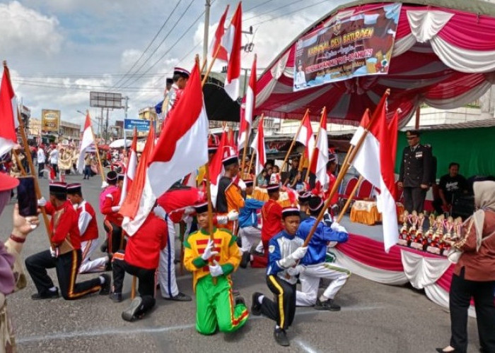 Pawai Karnaval HUT RI ke-80 di Lubuk Raja OKU Disambut Meriah Warga