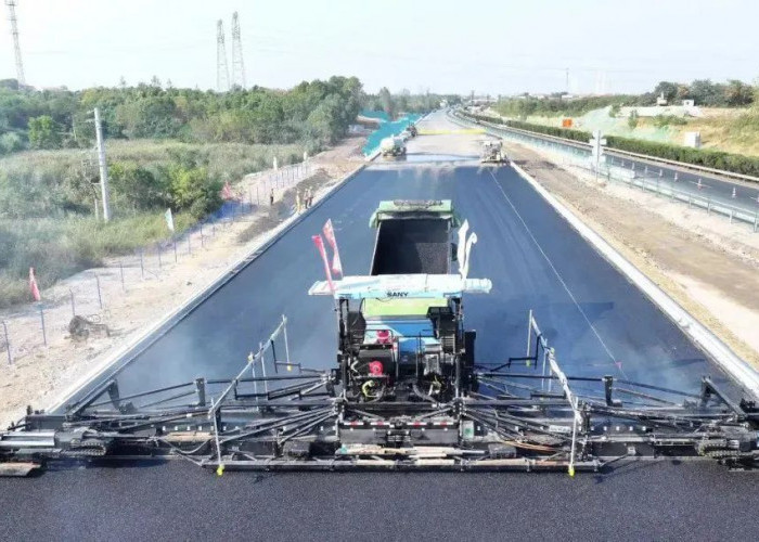 Teknologi Keren! China Sukses Aspal 158 Km Pakai Drone dan Robot!