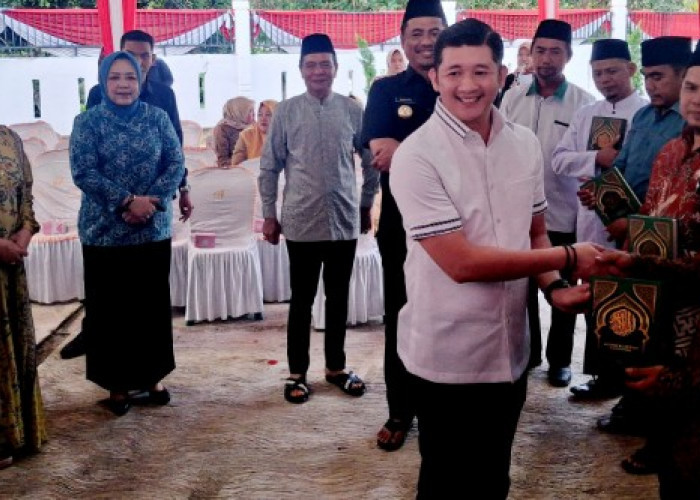 H. Yogi A. Rukmana Bagikan 1.000 Alquran dan Umrohkan Santri Hafidz di OKU Selatan