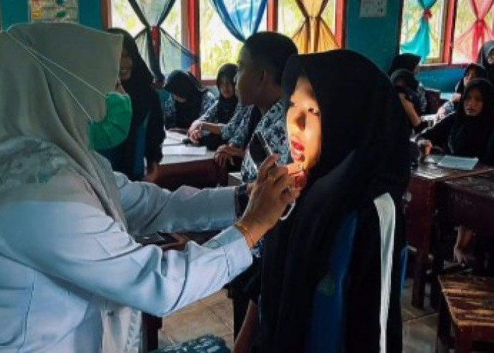 Deteksi Dini Gangguan Kesehatan, Puskesmas Buay Pemaca Periksa Siswa
