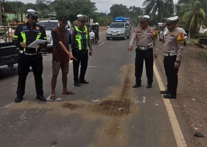  Truk Rem Blong Tabrak Motor di Banyuasin