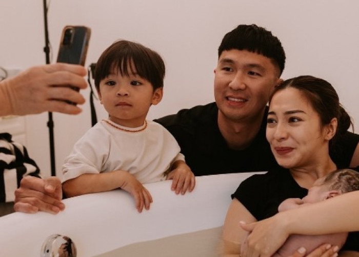 Nikita Willy Melahirkan Anak Kedua dengan Metode Water Birth!