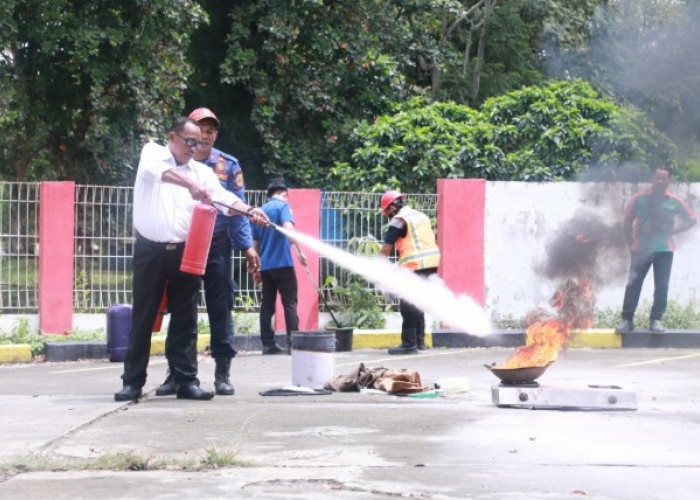 SMBR Latih Warga Ring 1 Tangani Kebakaran dan Bencana 
