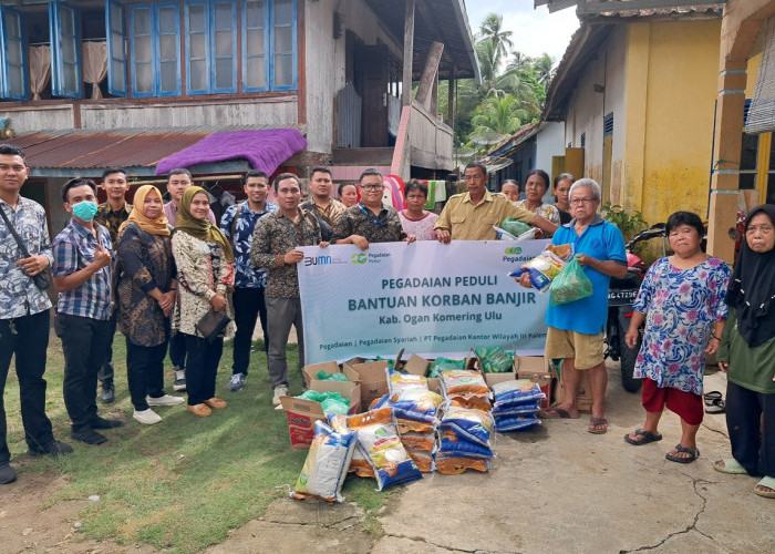 Pegadaian Baturaja Bagikan 380 Paket Sembako Senilai Rp40 Juta ke Masyarakat Korban Banjir di OKU