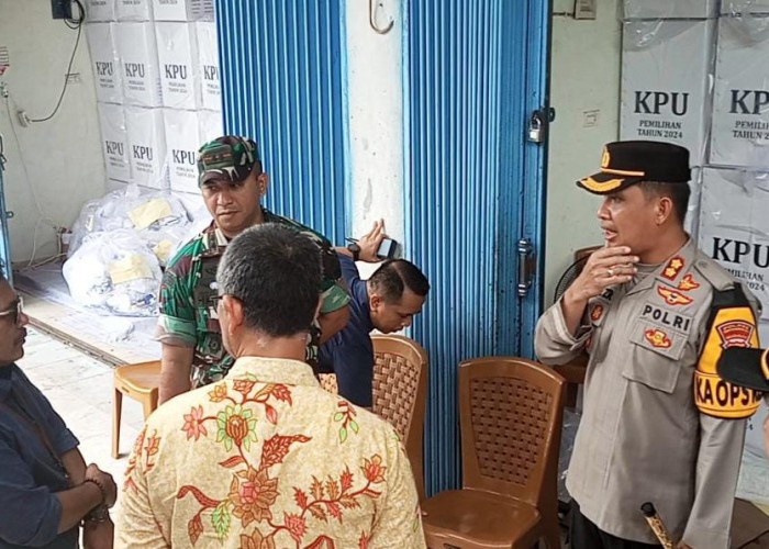 Pastikan Kesiapan Pilkada, Tinjau Langsung Gudang Logistik