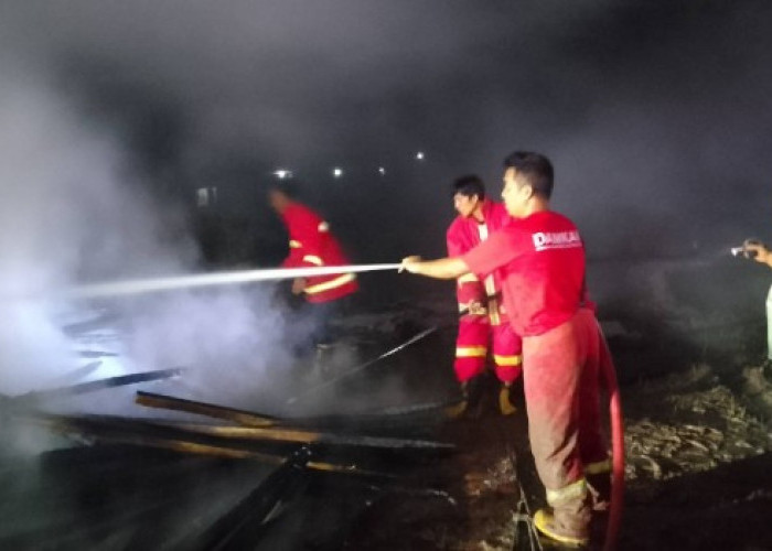 Diduga Konsleting Listrik, Rumah Warga OKU Selatan Hangus Terbakar