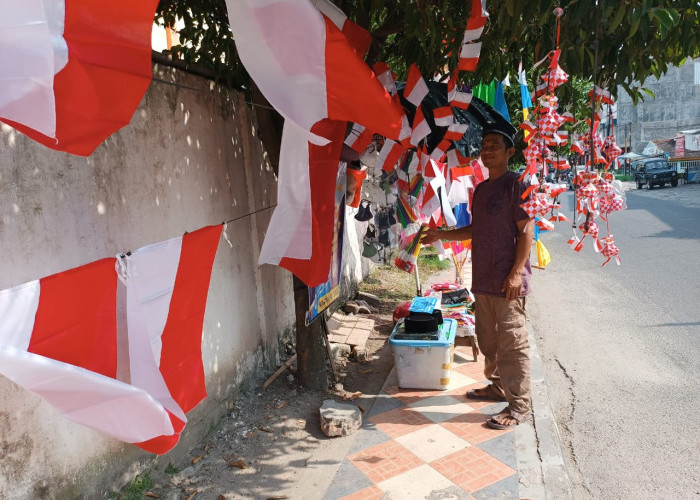 Penjual Bendera Jelang Hari Kemerdekaan keluhkan Sepi Pembeli 