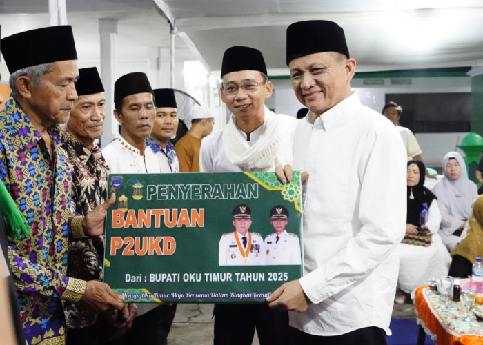 Beri Hadiah Umroh kepada Masyarakat