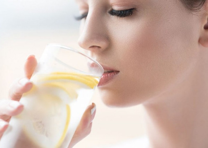 4 Manfaat Minum Air Lemon di Pagi Hari