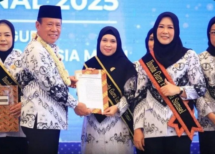 Dr. Sheila Noberta Resmi Dikukuhkan sebagai Ibunda Guru OKU Timur