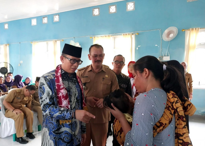 PJ Bupati OKU Bantu Pengobatan Balita Diduga Kekurangan Gizi