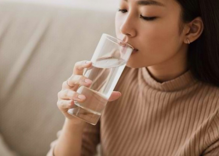 Panduan Minum Air yang Benar agar Puasa Tetap Bertenaga