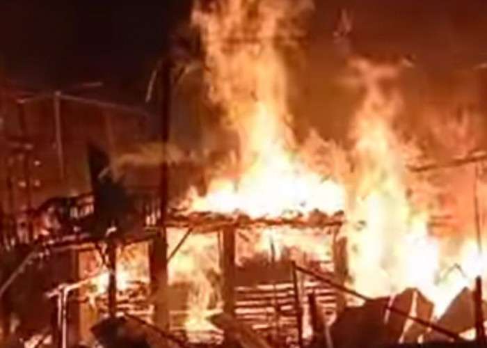 Empat Rumah Terbakar, Kerugian Capai Sekitar Rp1 Milyaran