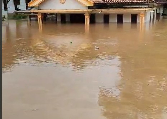 Jalan Lintas Sumatera di Kabupaten OKU Terputus Tak Bisa Dilalui Akibat Banjir