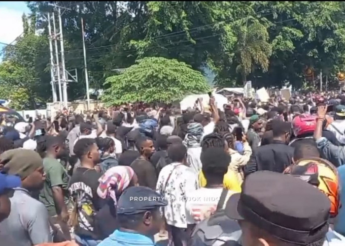 Massa Semburat Sambut Jenazah Lukas Enembe, Begini Situasi Terkini Jayapura Papua