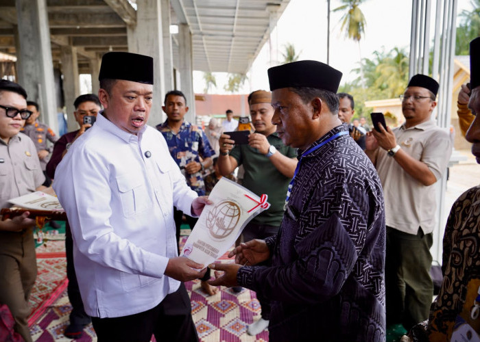 Menteri Nusron Serahkan Sertipikat Wakaf dan Bantuan dari MUI untuk Masjid Salman Alfarisi Aceh Tamiang 