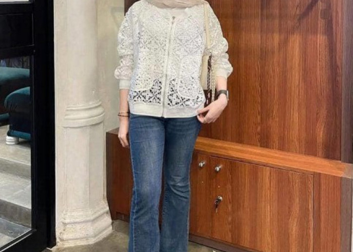 7 Inspirasi Outfit Bukber dengan Celana Jeans, Simpel tapi Tetap Stylish