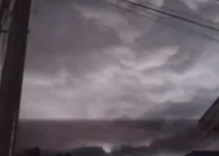 BPBD OKU minta Warga Waspadai Awan Cumulonimbus Picu Hujan Ekstrem dan Petir