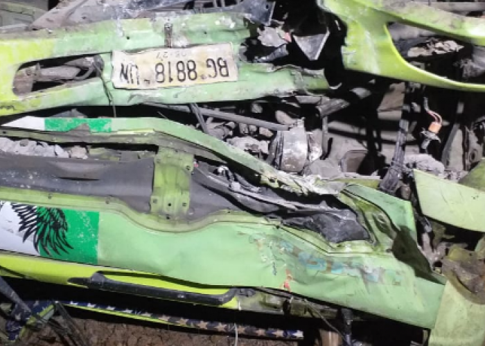 Truk Bermuatan Batu Bara Terguling di OKU, Sopir Tewas Ditempat